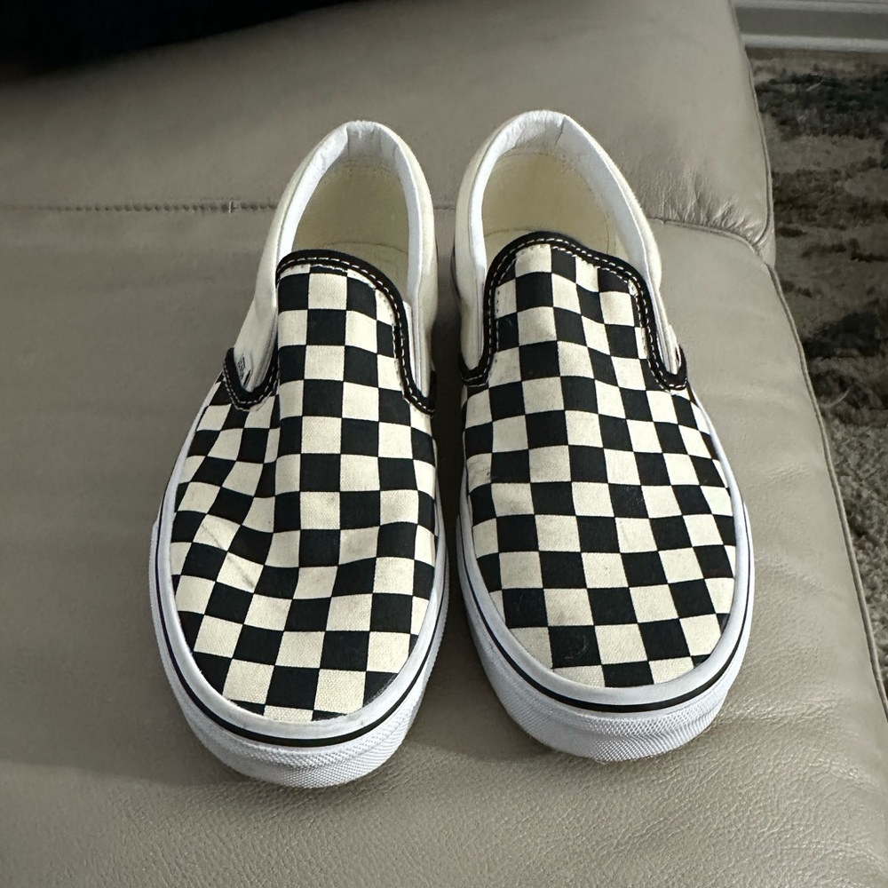 Men’s size 6, women’s 7.5 checkered vans.